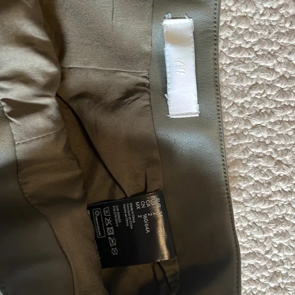 H&M Mini Skirt Vegan Leather Forest Green Pockets size 2 - Picture 4 of 6